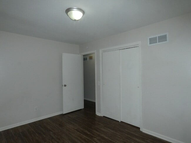 Building Photo - Updated Duplex in Pleasant Valley!