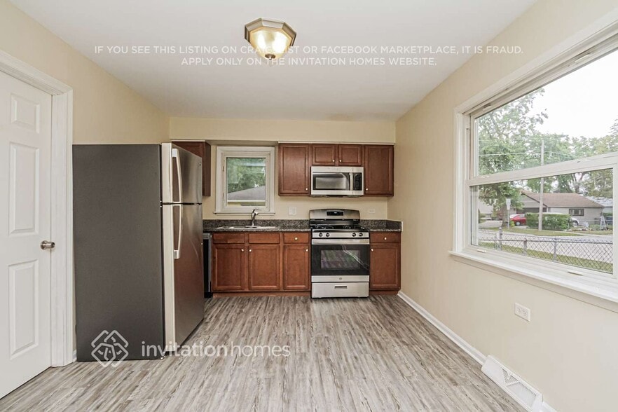 Building Photo - 517 N Biermann Ave