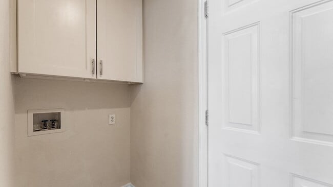 Building Photo - "Homey 3-Bed Home with Granite Finishes in Fayetteville – Your Perfect Retreat Awaits!"