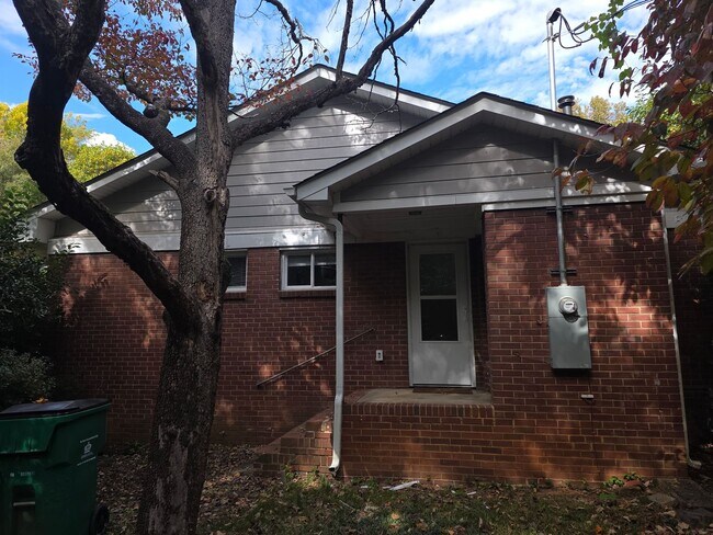 Building Photo - 3136 Creighton Dr