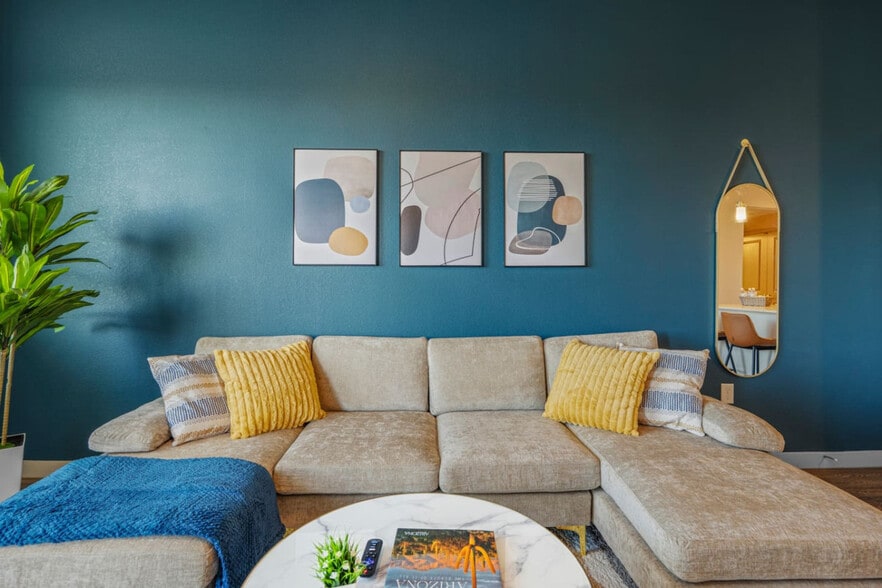 Building Photo - 711 W Broadway Rd