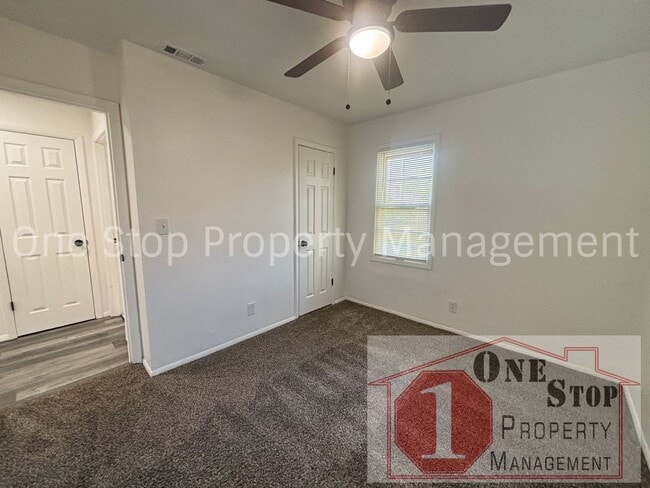 Building Photo - 4-bedroom, 2.5-bath in  Kansas City