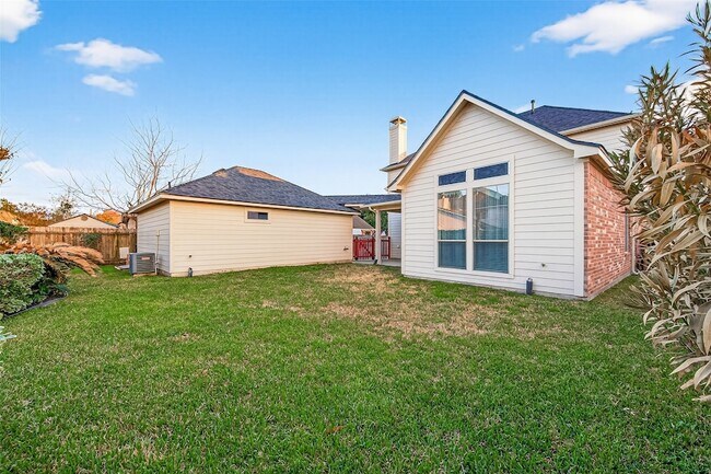 Building Photo - 8858 Distant Woods Dr