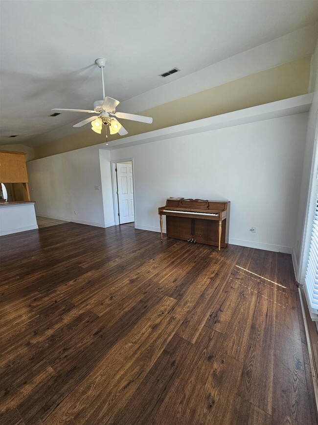 Building Photo - 3283 Emerson Ln