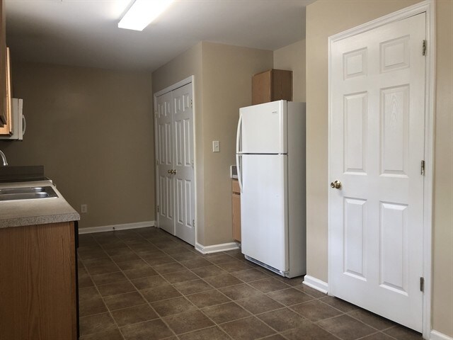 Building Photo - 5620 Bolitar Dr