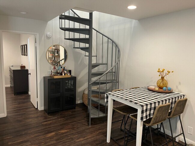Building Photo - **Coming Soon** 2-Level Loft Condo with Re...