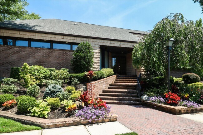 Building Photo - 81 Hidden Ridge Dr
