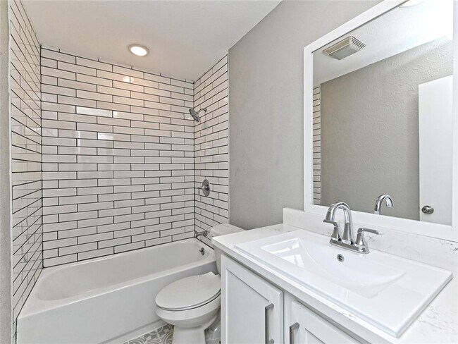 Building Photo - 4004 Jaffna Cove