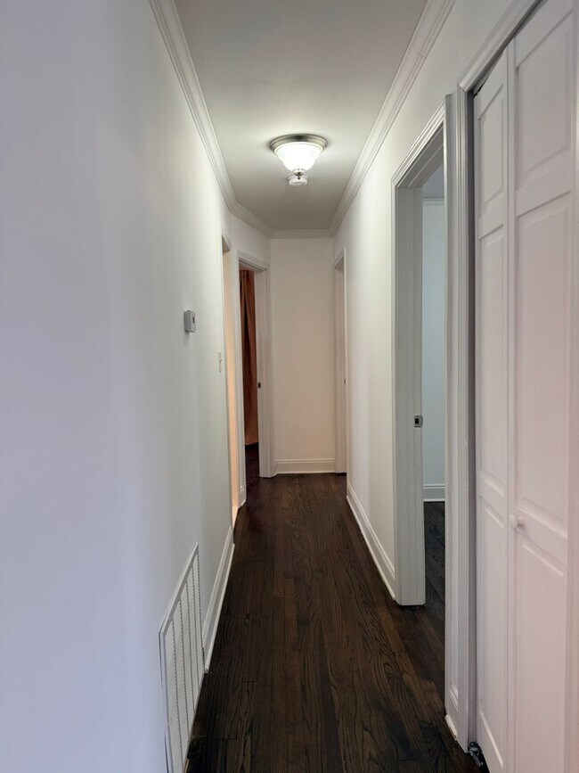 Building Photo - NEW RENTAL!