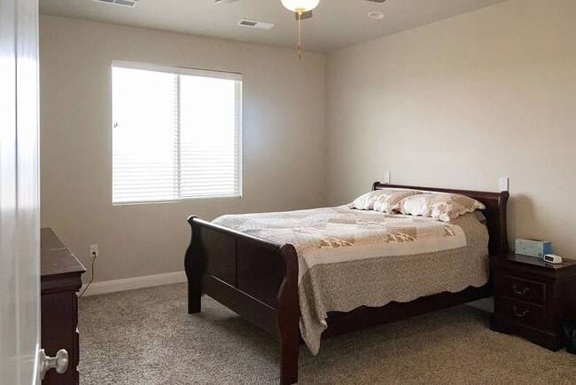 Building Photo - 3 Bedroom Furnished Home! Short term lease!! Available from May 1st - October 31st!