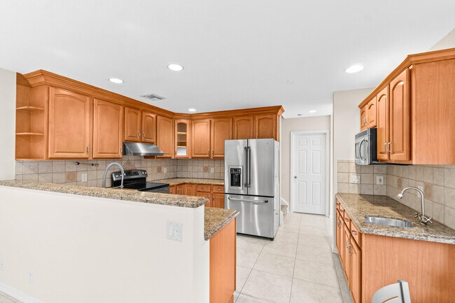 Building Photo - 5465 Monterey Cir