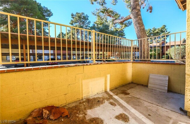 Building Photo - 200 Bel Port Dr