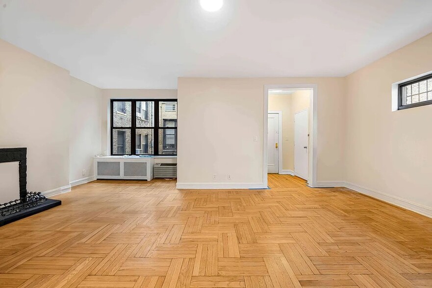 Building Photo - 107 E 63rd St