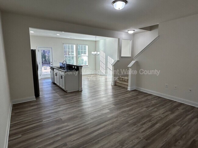 Building Photo - 156 Polaris Ave