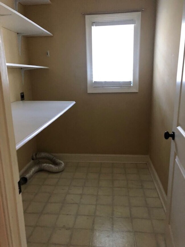 Building Photo - 237 Dogwood Cir