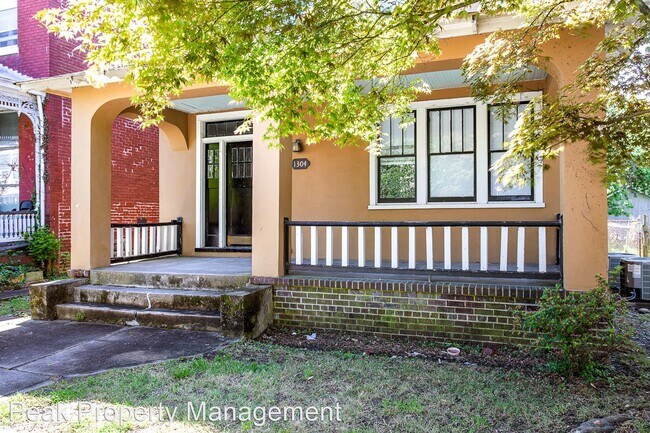 Building Photo - 4 br, 2 bath House - 1304 Bainbridge St.