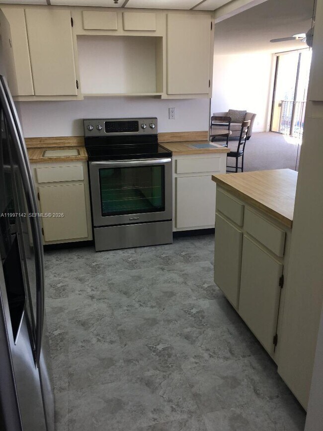 Building Photo - 290 174th St St