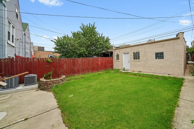 Building Photo - 2721 S Pulaski Rd