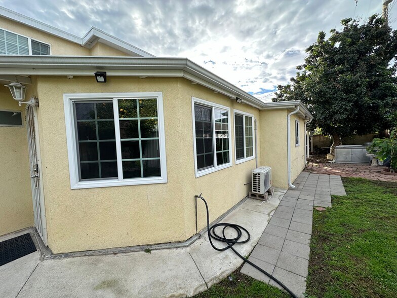 Building Photo - 5 Noel Dr