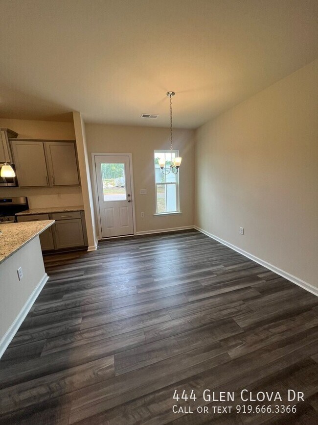 Building Photo - 444 Glen Clova Dr