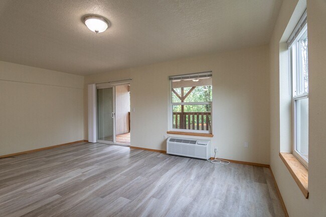 Building Photo - 508 NE Graham St