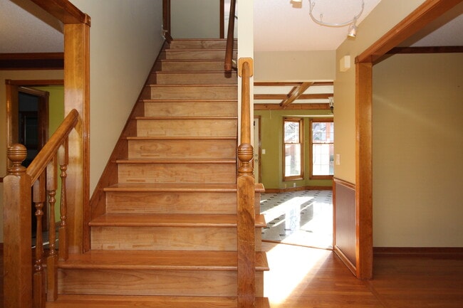 Building Photo - 4 Bed Home Premium Fixtures
