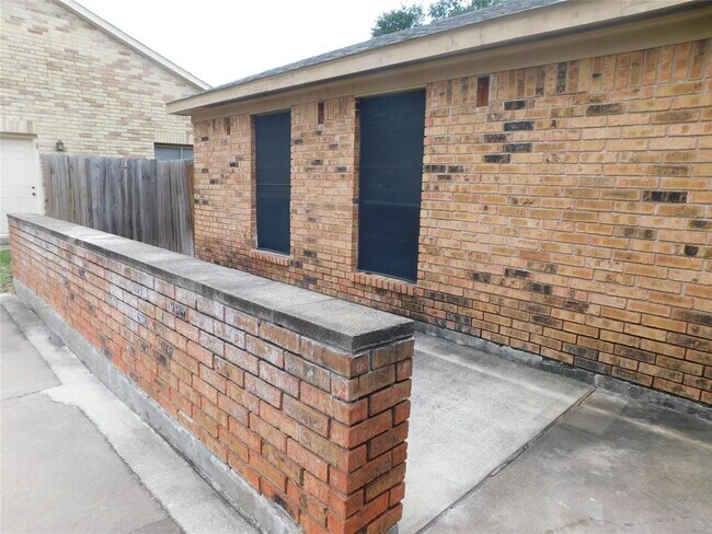 Building Photo - 1819 Trinity Station