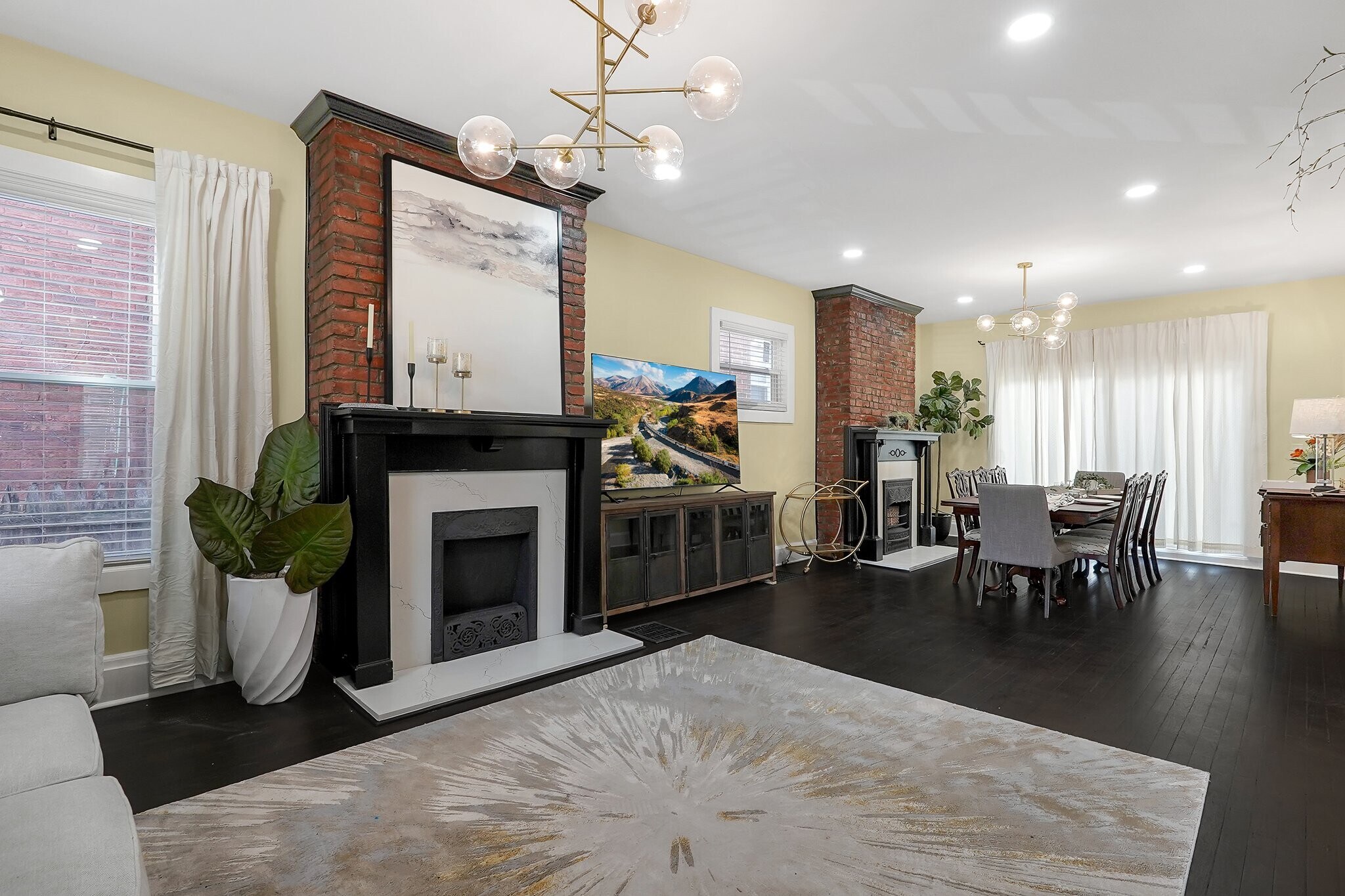 Open floor plan - 1756 Oak St