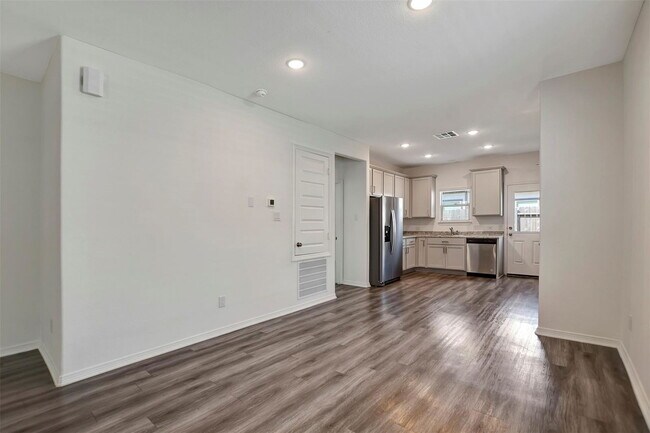 Building Photo - 16719 Rover Ln