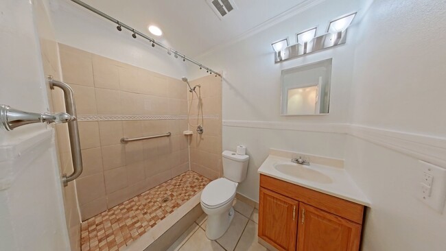Building Photo - Charming 3-Bedroom Home with Sunroom and S...