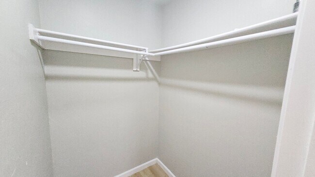 Building Photo - Beautifully Renovated 4 Bed