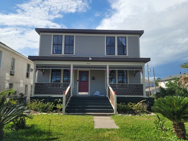 Building Photo - 2 Blocks from the Seawall - East End -2200...
