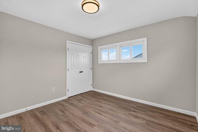 Building Photo - 1524 Barkley Ave