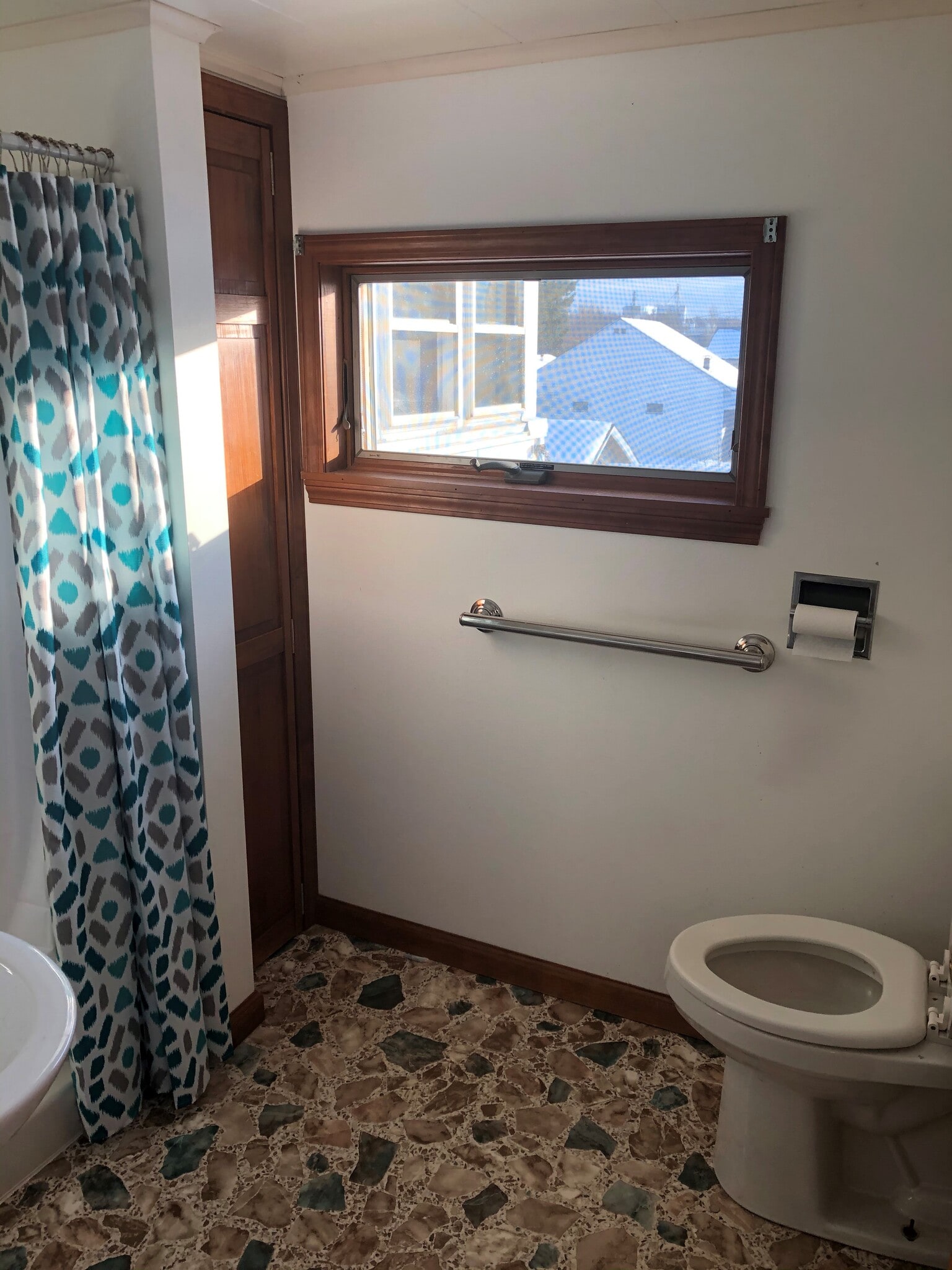 bathroom - 849 Emmett St
