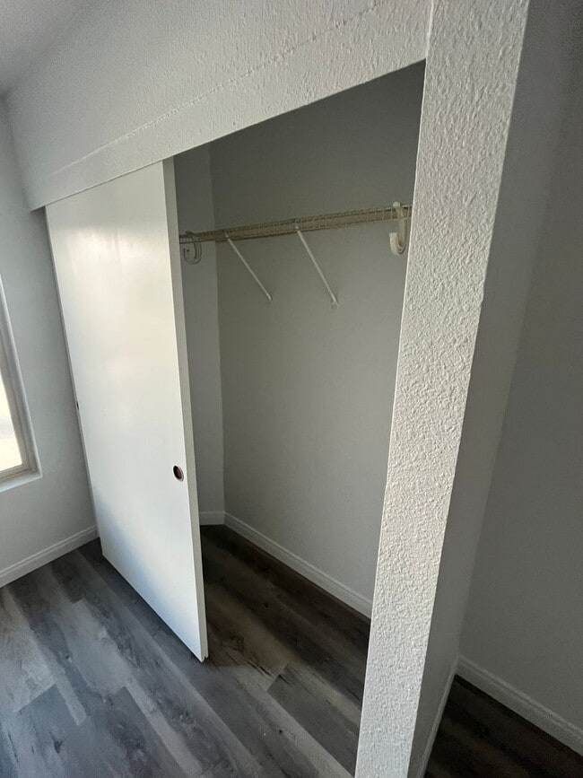 Building Photo - Clean and Quiet 1 Bedroom/1 Bath  in SENIOR COMPLEX