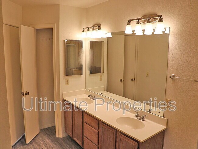 Building Photo - 6853 N 78th Ave