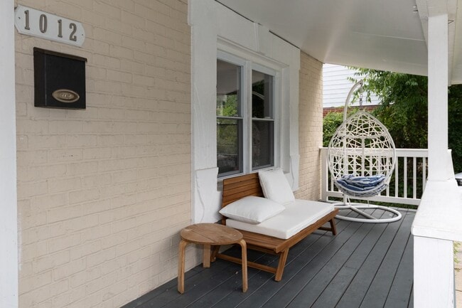 Building Photo - Spacious 5BR House in Takoma Park