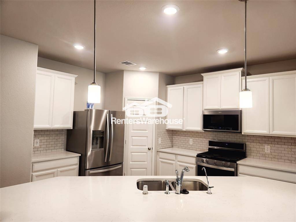 Building Photo - 10714 Clfs Vw Dr