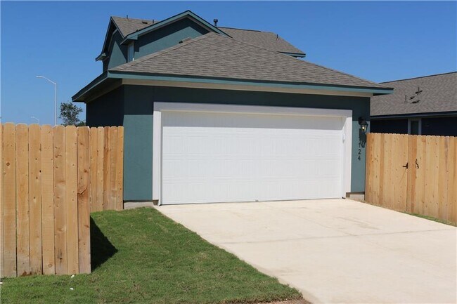 Building Photo - 1124 Oak Chase Wy
