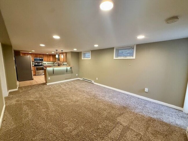 Building Photo - ***MOVE IN SPECIAL*** 2 WEEKS FREE Beautifully Remodeled 1 Bedroom / 1 Bath Unit in the Heart of ...