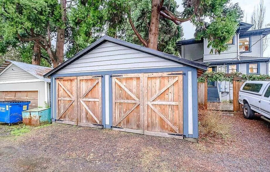 Garage (storage only) - 602 NW 9th St