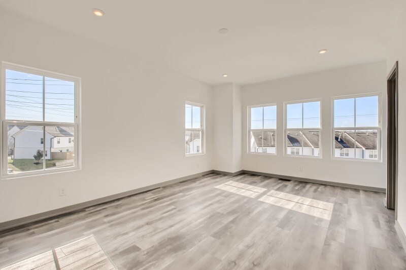 Building Photo - 5714 California Ave