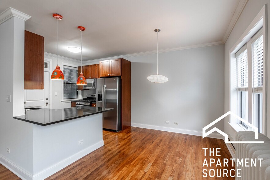 Building Photo - 736 W Addison St