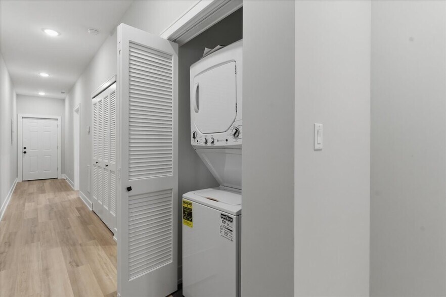 Building Photo - 6222 S King Dr