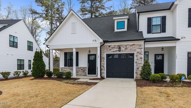 Building Photo - 745 Putney Hl Rd