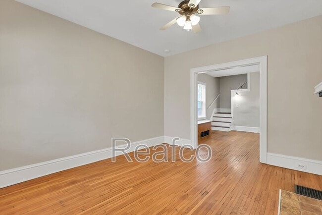 Building Photo - 463 Reinhard Ave