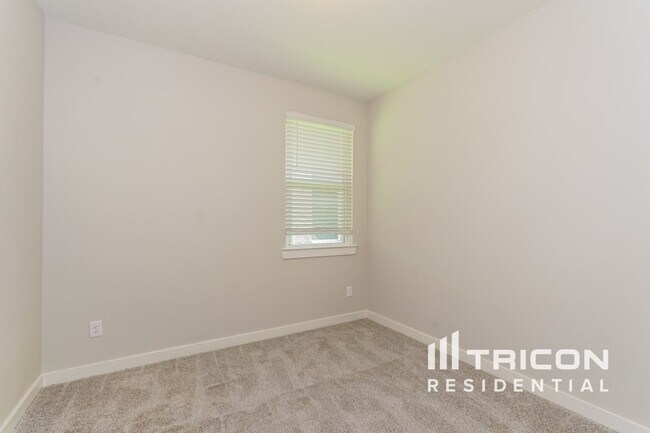 Building Photo - 8017 Brookhaven Dr