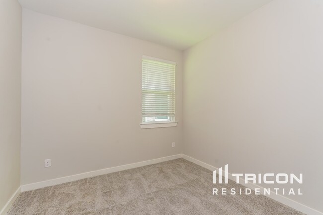 Building Photo - 8208 Howell Oak Dr