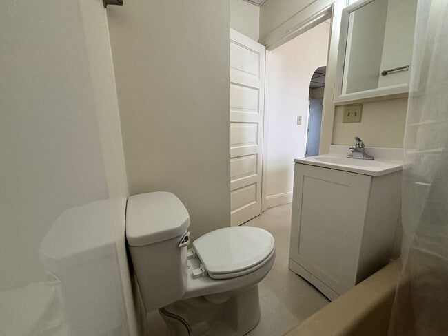 Building Photo - 117 N Main St