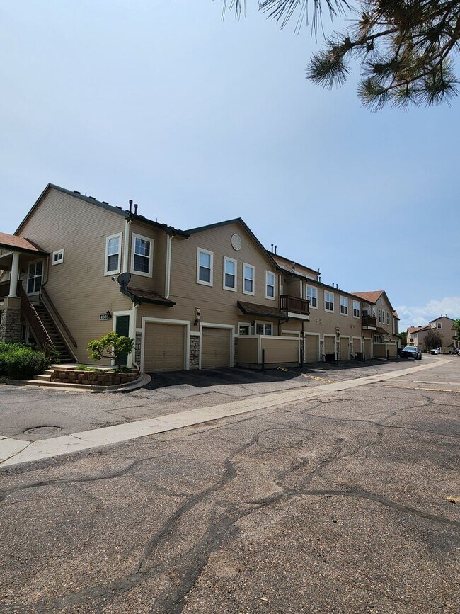 Building Photo - 4005 S Dillon Way
